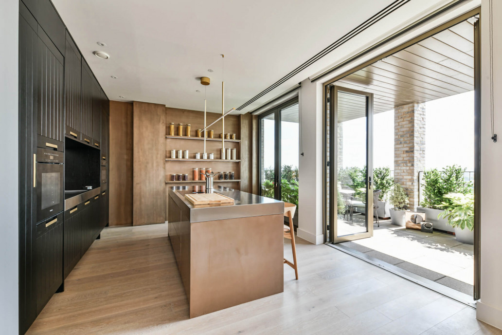 Picture of Penthouse apartment - Wikipedia